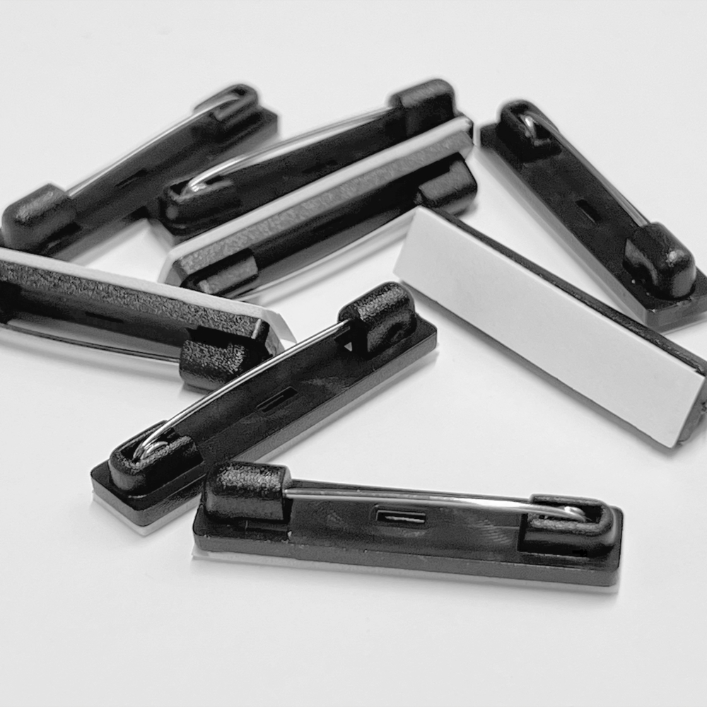 Nål för namnskyltar 38 mm svart (100 pack)